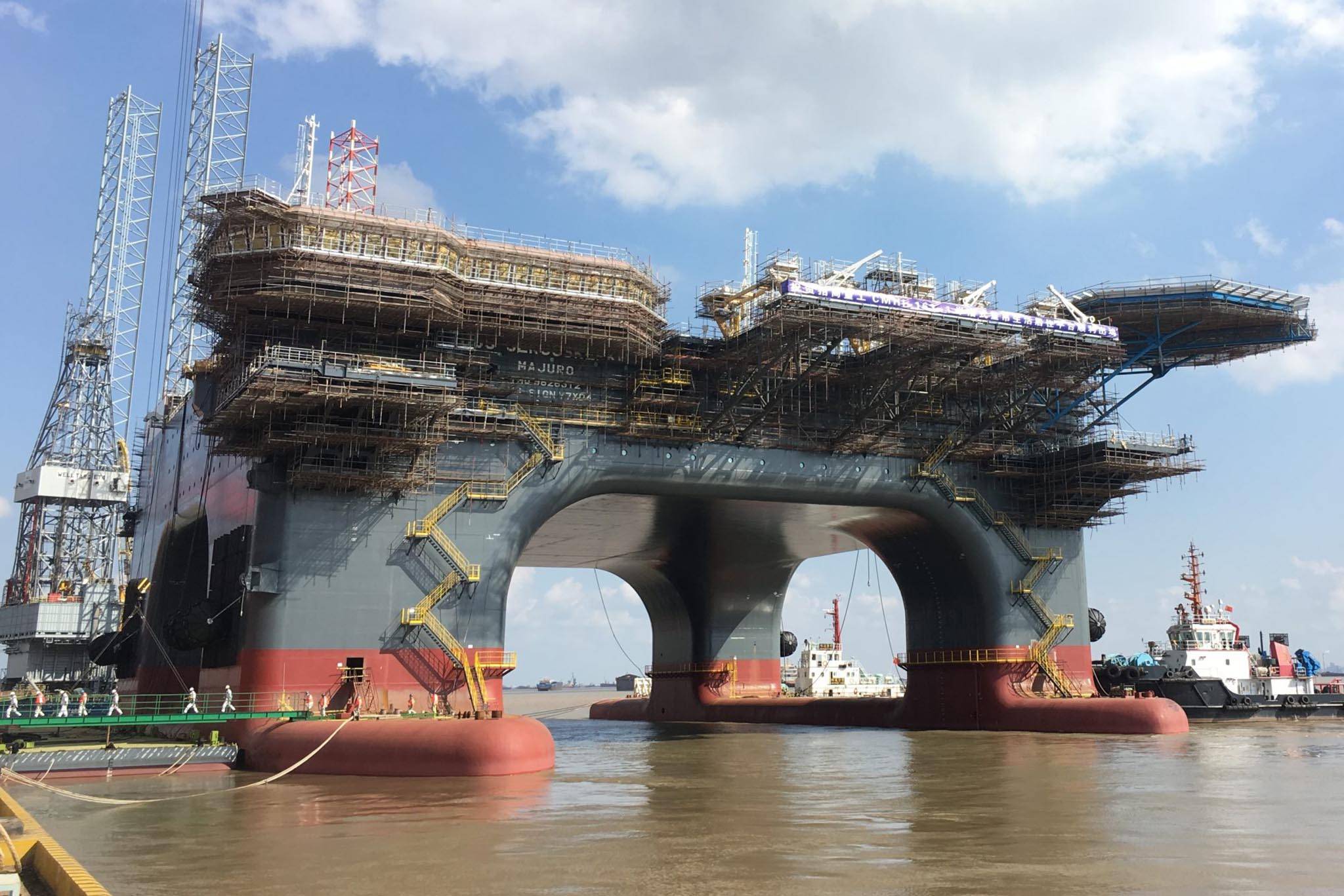 Je bekijkt nu Newbuild Heavy Lift Crane Vessel one step closer to delivery