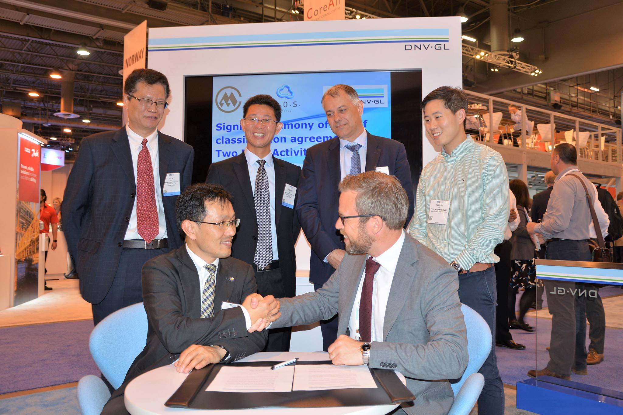 Je bekijkt nu DNV GL at OTC: CMHI and DNV GL ink LoI for two multi-activity jack-ups